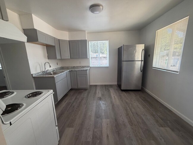 Photo - 1655 Oak St Unit 1657 Oak St
