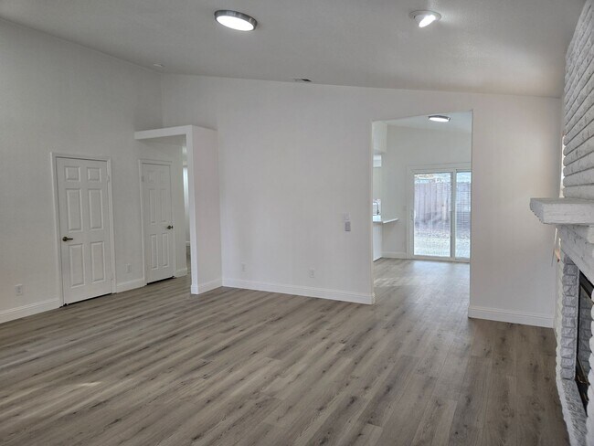 Photo - 3884 Paula Ct