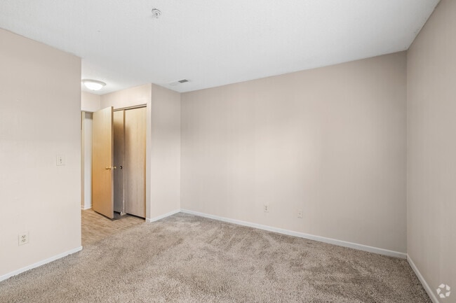 2BR, 2BA - 700SF - Primary Bedroom