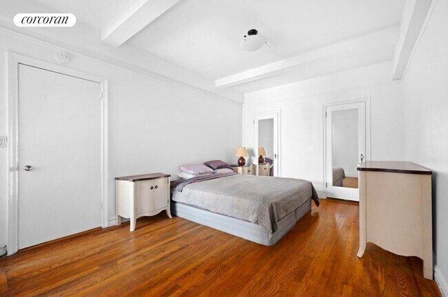 Photo - 141 E 3rd St