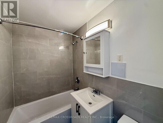 Photo - 363 Lakeshore Rd E Unit 103