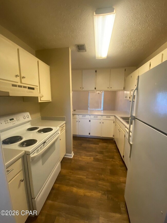 521 E 5th Ct