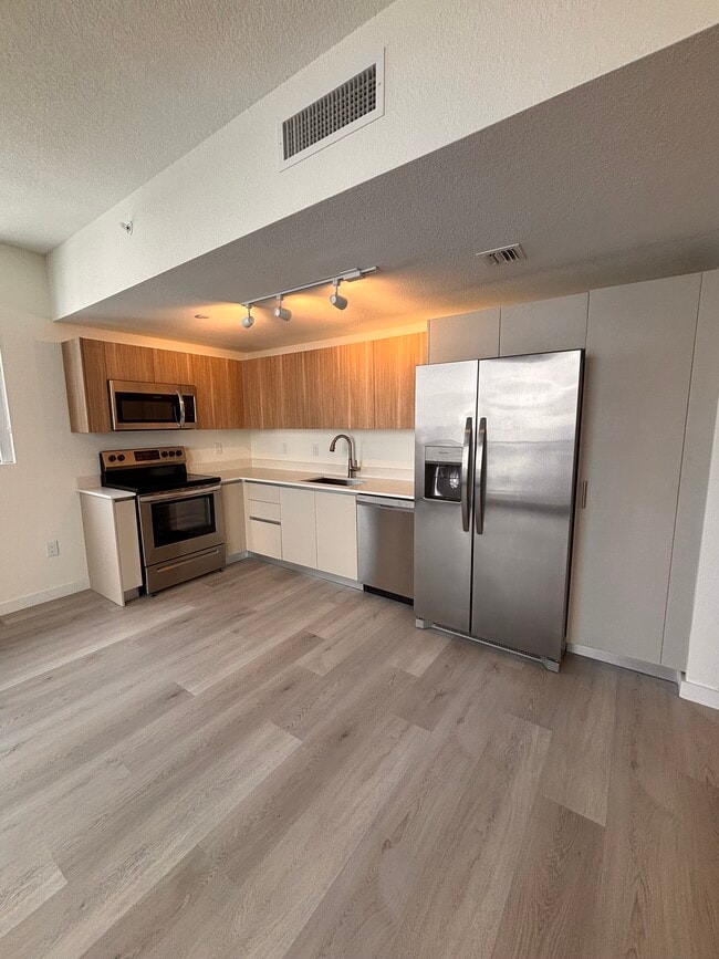 Photo - 2389 NE 172nd St Unidad S1