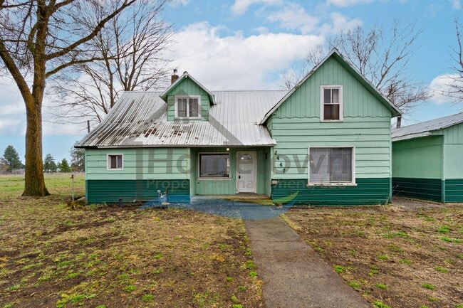 2 Bedroom 1 Bath Home with Off-Street Park... - 2 Bedroom 1 Bath Home with Off-Street Park...