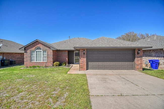 Beautiful Three Bedroom in South Norman! - Beautiful Three Bedroom in South Norman! House