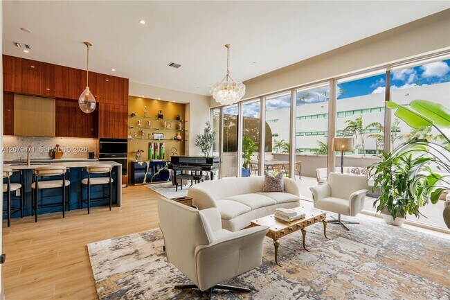 Building Photo - 2678 Tigertail Ave Unit 202