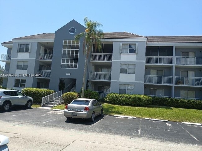 Building Photo - 8540 SW 212th St Unit 202