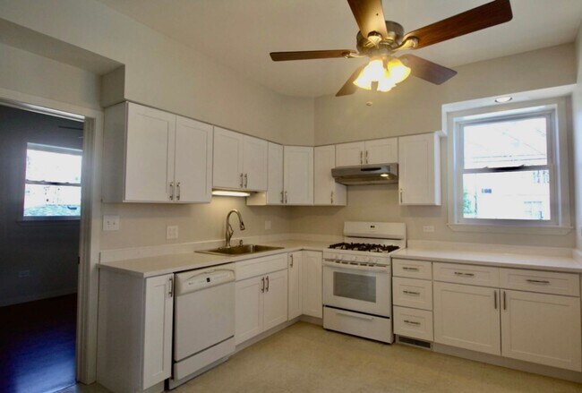 Photo - 4041 N Monticello Ave Unit 4043-2