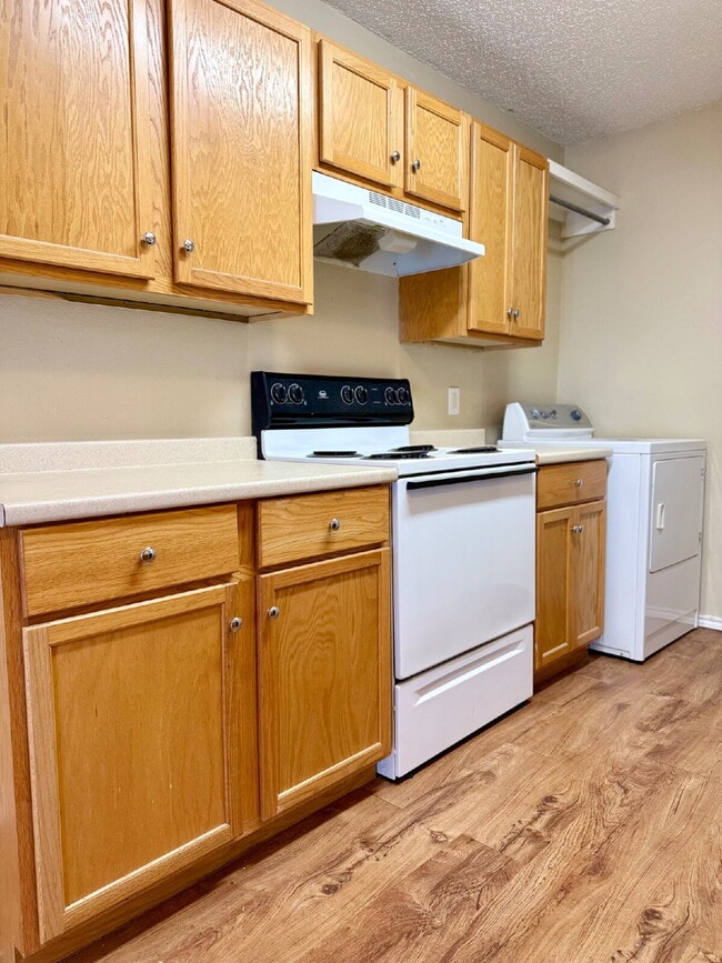 Photo - Modern Living Meets Ultimate Convenience: 2 Bed/2 Bath Gem!