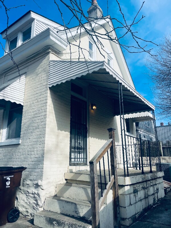 Photo - 219 W 15th St