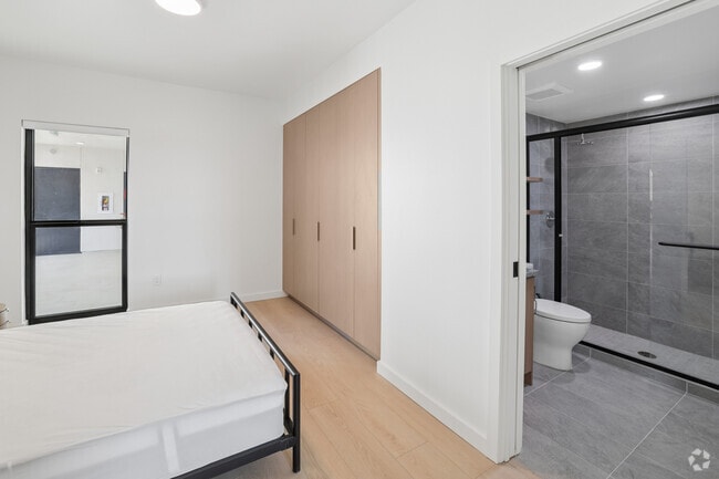 6BR, 5BA - 1,885SF - Bedroom with Bathroom