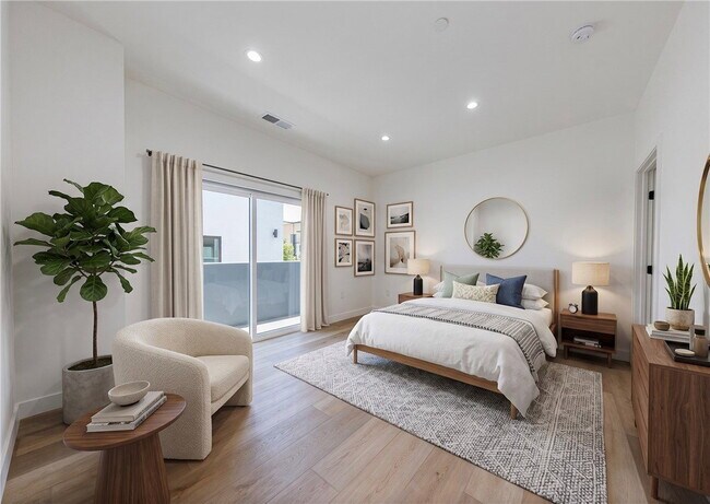 Photo - 11313 Collins St