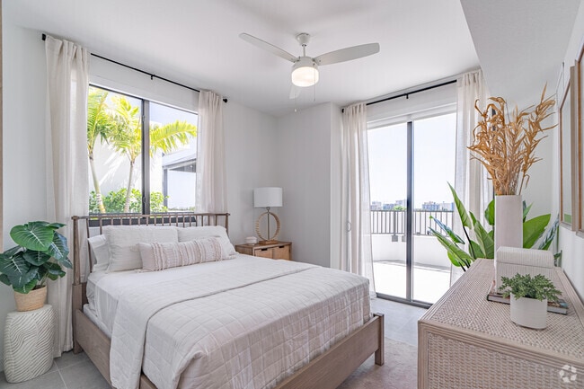 2BR, 2BA.- 1,015SF