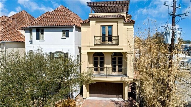 Building Photo - 2318 Welch St