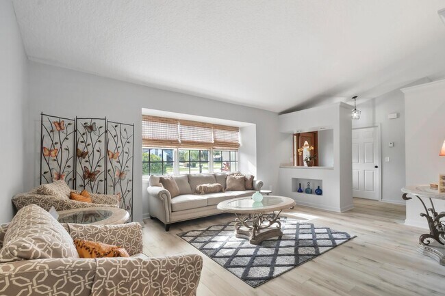 Photo - 691 Foresteria Ave