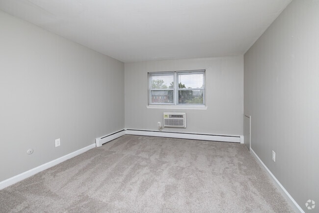 1BR, 1BA - 713SF - Bedroom