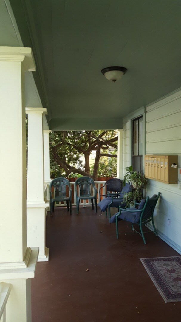 Photo - 369 E 4th St