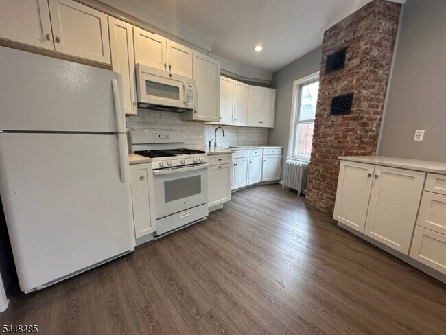 Photo - 746 Bloomfield Ave Unit 746