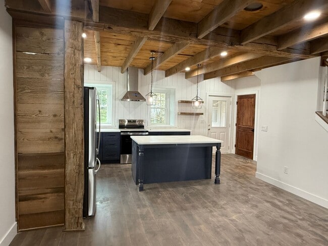 Building Photo - Amazing Brand New Renovated Farmhouse. Don't Miss.