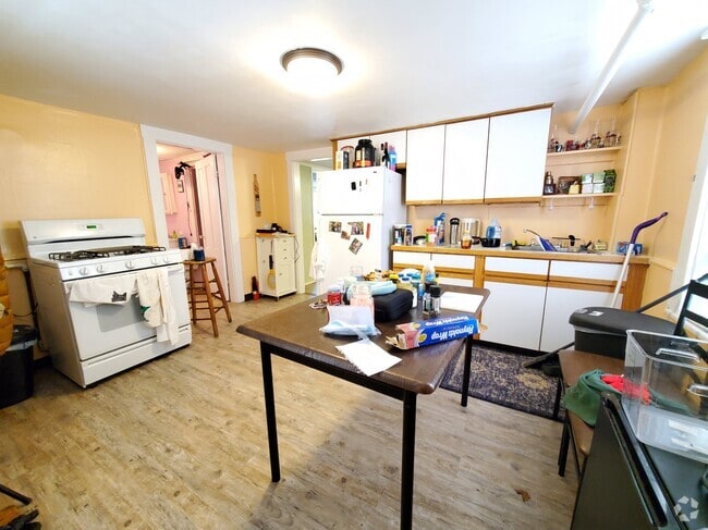 Building Photo - 305 Rindge Ave Unit B Rental
