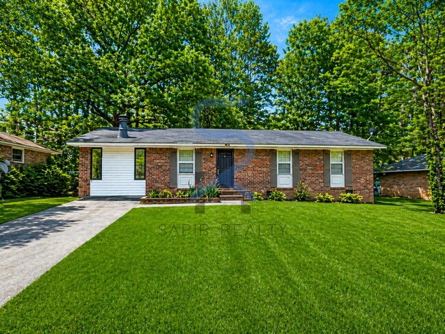 Building Photo - PRE-LEASING: Charming 3-Bed Home on Iron Gate Blvd: Cozy Comfort in 1075 Sq Ft, Jonesboro!