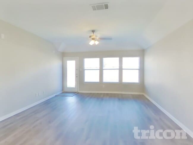 Photo - 2413 Castle Creek Dr