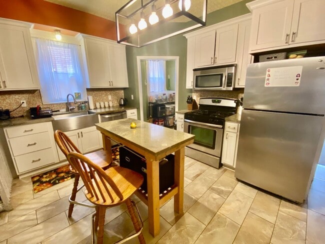 Building Photo - 3028 Humboldt Ave S Unit 1