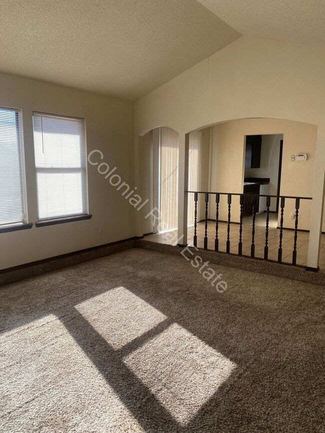 Photo - 3 Bed/2 Bath Home with Garage and Character!