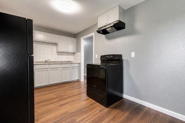 Photo - 839 S Pine St
