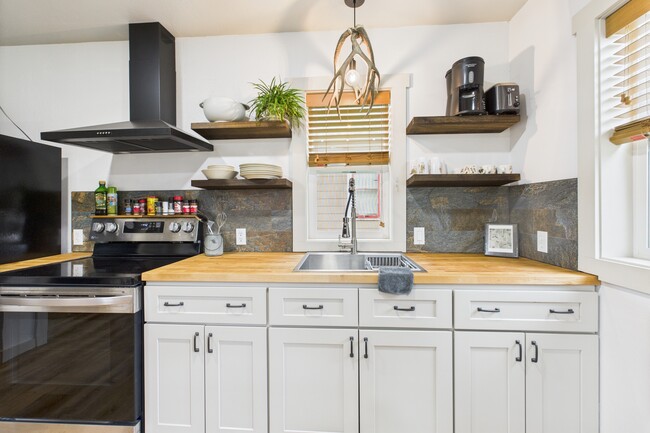 Photo - 309 W Farewell St