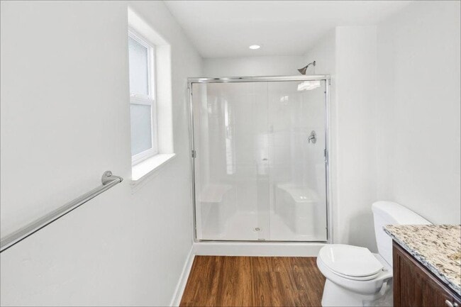 1045 W Sanetta St