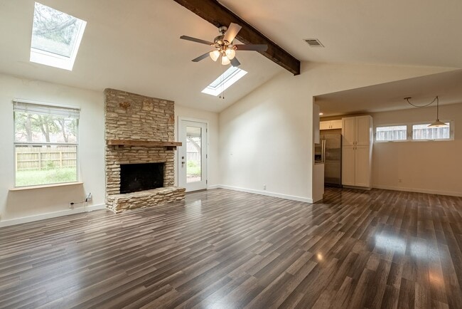 Photo - 1001 Echo Ln