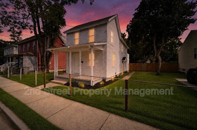 210 W Buck St