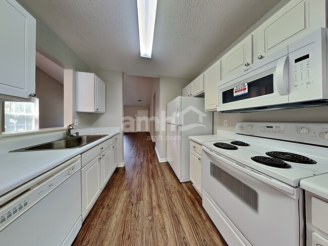 Photo - 104 Remington Ct