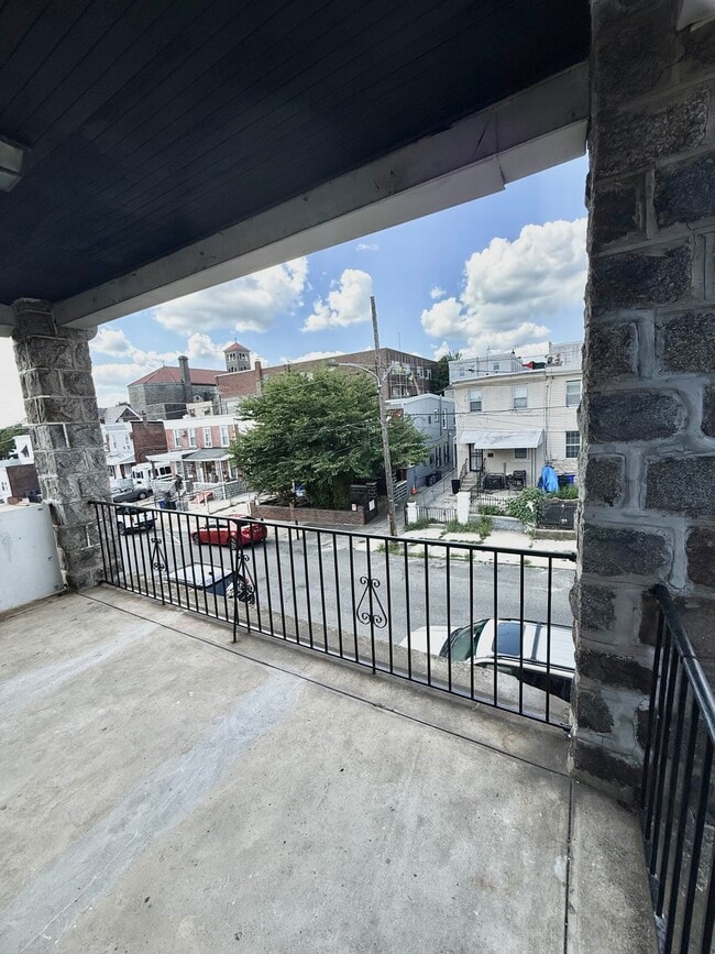 DECK - 425 N Simpson St Unit 2ND FLOOR