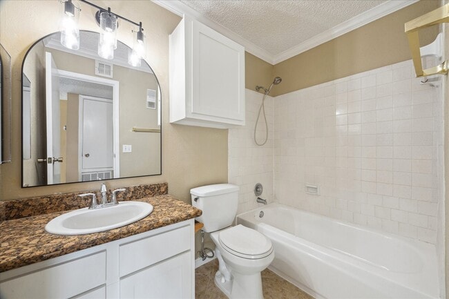 Building Photo - 1500 Bay Area Blvd Unit 422