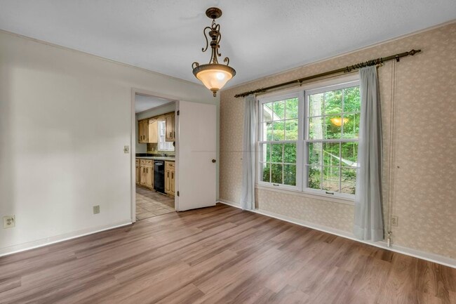 Photo - 704 19th Ave N