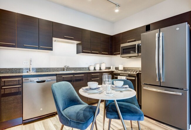 Photo - 864 W Blackhawk St