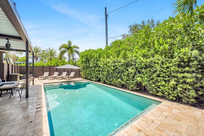 Photo - 748 NE 17th Way