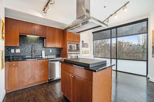 Photo - 2626 Peachtree Rd Unidad 403