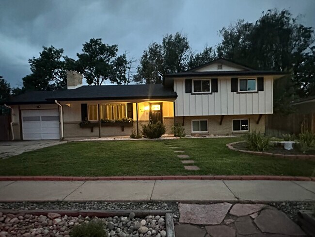 Photo - 930 Potter Dr