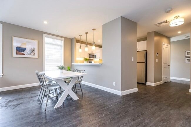 Photo - 4945 Washington St Unit 304