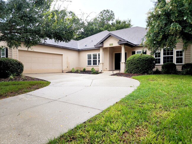 Front yard: Maintained by the HOA - 8184 SW 73rd Ln
