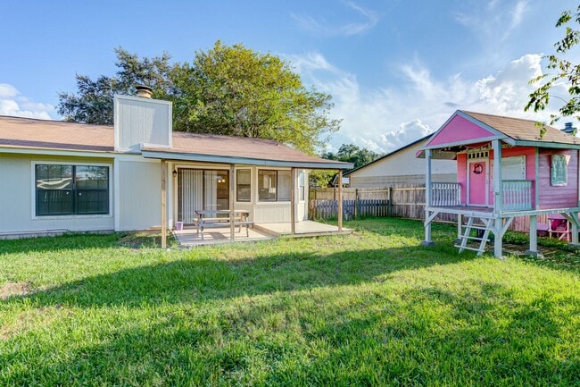 Photo - One Story Rental Home located near FM 78 and Walzem available for asap move in!