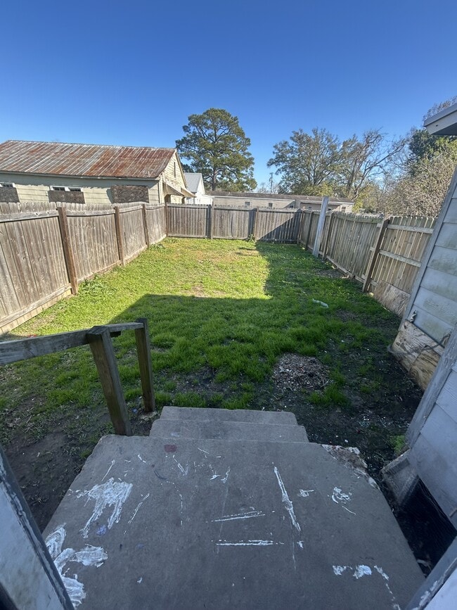 Photo - 408 Hawthorne St