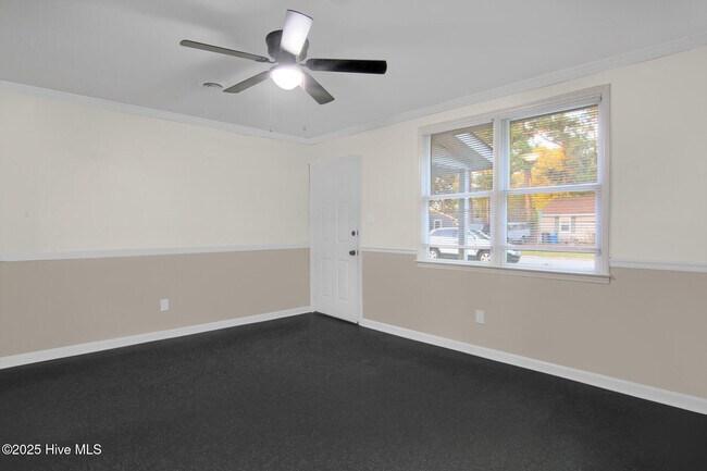 Photo - 537 Williams St