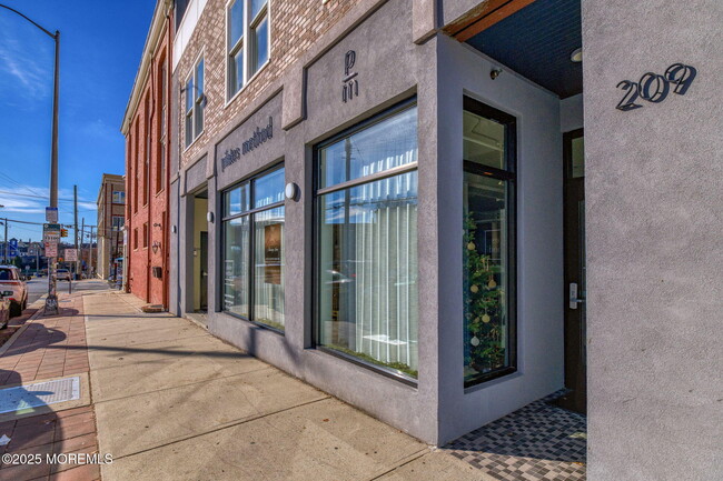 Building Photo - 209 Bond St Unit 3