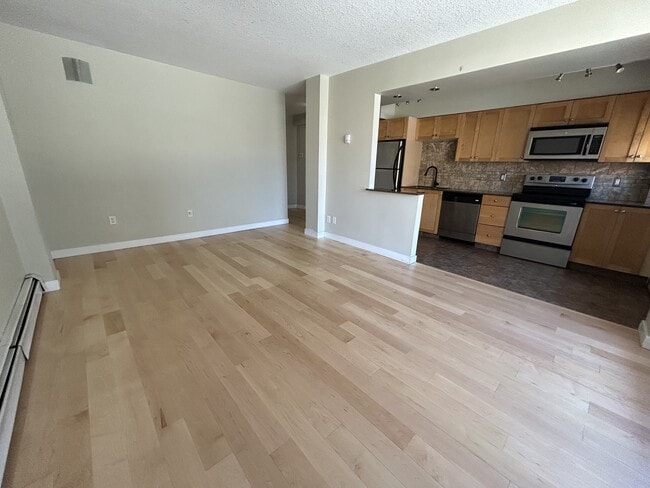 Photo - 1715-1713 13 St SW