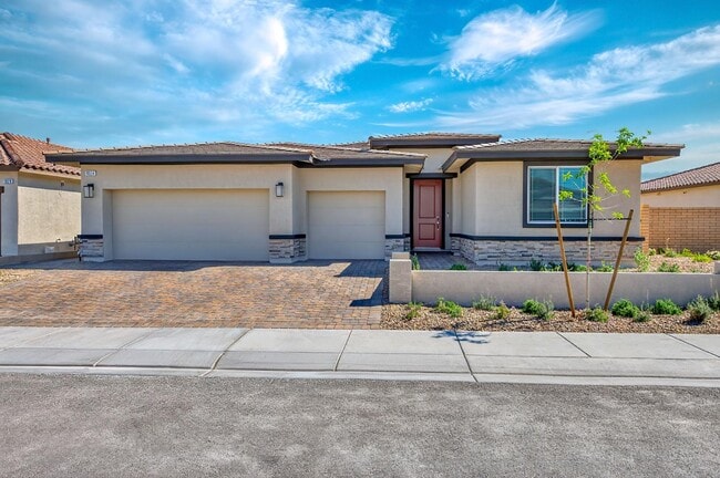 Building Photo - 1024 Saker Falcon Dr