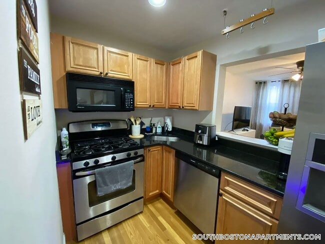 Photo - 470 E 3rd St Unit 1